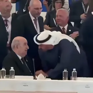 شاهد: حديث جانبي بين رئيس الإمارات الشيخ " محمد بن زايد " والرئيس الجزائري أثناء قمة السبع بإيطاليا يثير تفاعلا