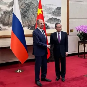 لافروف يصف مستوى العلاقات مع بكين بغير المسبوق ونظيره الصيني يؤكد دعم بلاده لاستقرار روسيا