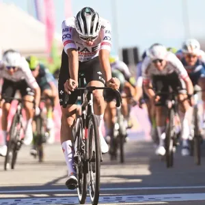 «دراجات الإمارات» يصعد منصة التتويج في سباق ميلانو - تورينو