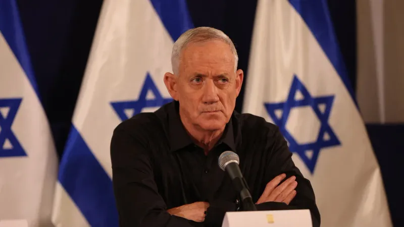 مسؤولون إسرائيليون يعلقون على تفاؤل غانتس بشأن صفقة الأسرى