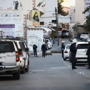 داخلية البحرين ترد بعد تداول فيديو لامرأة تزعم وقوع "مخالفات" بالقبض على ابنها