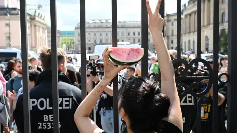 بالصور.. الشرطة الألمانية تفض اعتصاما طلابيا مناصرا لغزة في برلين