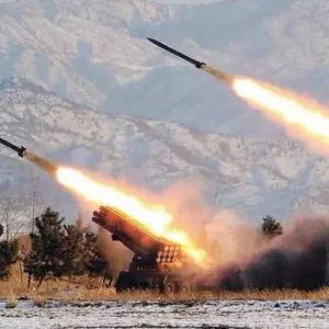 إعلام عبري: إطلاق عشرات الصواريخ من جنوبي لبنان على "إصبع الجليل"