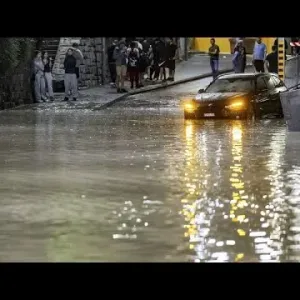 شاهد: السلطات السويسرية تتفقد الأضرار إثر عواصف رعدية وفيضانات ضربت البلاد