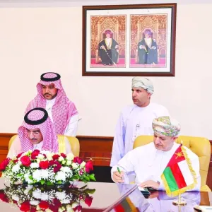 سلطنة عمان والسعودية توقعان على مذكرة تفاهم لتمويل البنية الأساسية للمناطق الصناعية