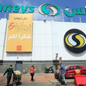 "سبينس" تزيد الأسهم المخصصة بطرحها للأفراد في سوق دبي إلى 7%