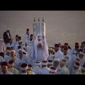 شاهد: السامريون يحتفلون بعيد الفصح ويذبحون الأضاحي في نابلس