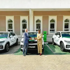 شرطة دبي تضم سيارات GEELY الجديدة إلى دورياتها
