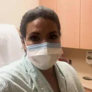 "أعتذر لجسدي".. مذيعة CNN سارة سايدنر تروي رحلة علاجها الكيميائي مع السرطان منذ 3 أشهر