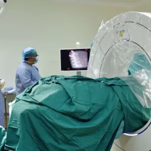 مستشفى خولة ينجح في إجراء أول عملية من نوعها لعلاج الجنف بسلطنة عُمان