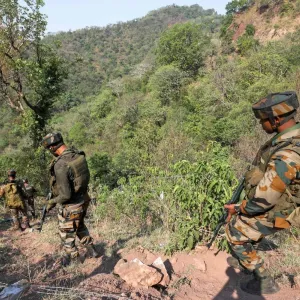 الشرطة الهندية تحمّل باكستان مسؤولية مقتل 12 في هجمات بجامو وكشمير