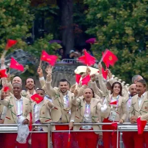 أخنوش يمثل الملك في افتتاح الأولمبياد