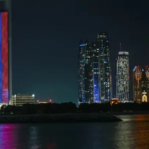 الإمارات تضيء أبرز معالمها بألوان العلم الروسي تضامناً مع ضحايا موسكو