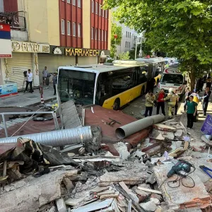 مشاهد توثق لحظة انهيار المبنى السكني في اسطنبول (فيديو)