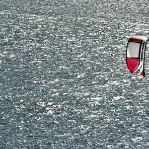 فيديو. بطولتان مثيرتان للطائرات الورقية وركوب الأمواج في ساليناس بجزر الكناري