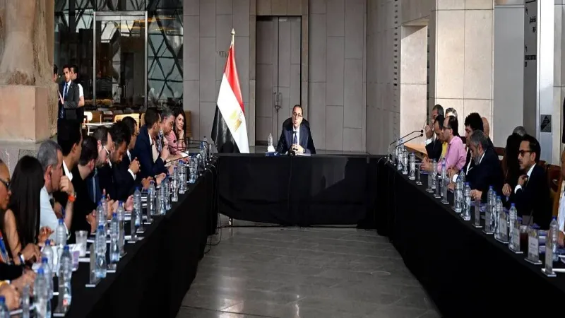 رئيس الوزراء المصري يعقد لقاءً مُوسعاً مع أصحاب الشركات الناشئة بقمة "رايز أب"