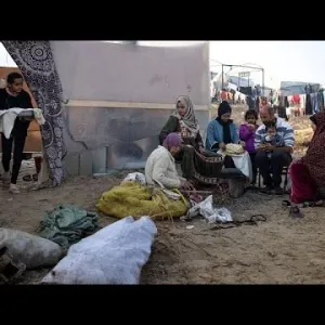 المواصي.."مخيم دون خيام" يعيش فيه النازحون في ظروف قاسية