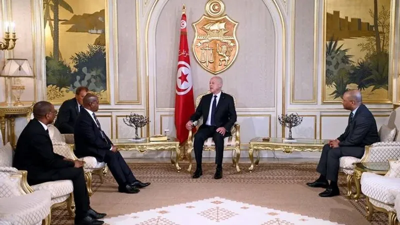 رئيس الجمهورية يلتقي سفير جنوب افريقيا بتونس بمناسبة إنتهاء مهامه
