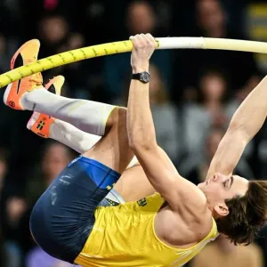 السويدي أرمان دوبلانتيس يعزّز رقمه العالمي في القفز بالزانة
