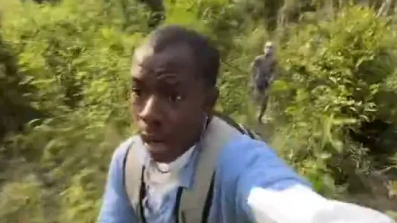 حقيقة هروب شخص من آكلي لحوم البشر في إحدى غابات إفريقيا (فيديو)