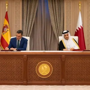 جلسة مباحثات رئيس مجلس الوزراء القطري مع رئيس وزراء إسبانيا حول العلاقات الثنائية وتطورات الأحداث في فلسطين