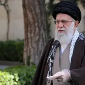 خامنئى يقدم تعازيه فى وفاة الرئيس الإيرانى إبراهيم رئيسى