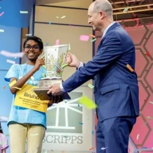 حصد 50 ألف دولار.. طفل هندي يفوز بجائزة التهجئة الأمريكية