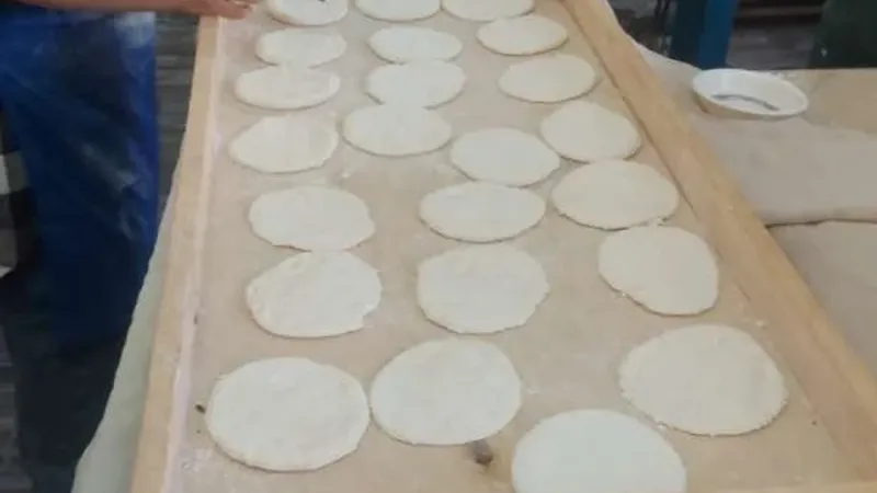 «عيش وأرز وحلوى» مجانا.. أول مخبز مخصص لمرضى التمثيل الغذائي في مصر