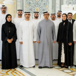 بالصور.. منصور بن زايد يستقبل وفد مركز الإمارات للدراسات والبحوث الإستراتيجية