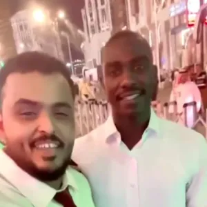 شاهد.. رد المعز علي لاعب منتخب قطر على مشجع قال له "الاتحاد يستناك"!