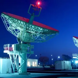 إلياه سات و"إي.آند" تتفقان على توفير مزايا الاتصالات الفضائية عبر الهواتف الذكية