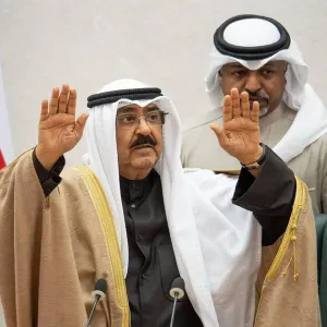 حل وإغلاق مجلس الأمة وتعطيل مواد بالدستور ومواجهة للفساد.. ماذا يحدث في الكويت؟