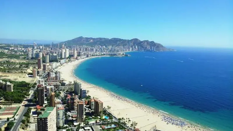 إسبانيا تحذر السياح.. هذه الأمور ممنوعة في الشواطئ والغرامة تصل إلى 700 يورو