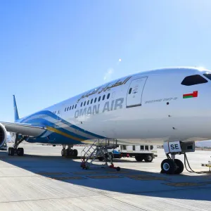 عُمان وتونس توقّعان اتفاقية للخدمات الجوية