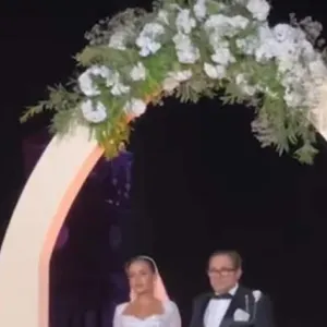 والد جميلة عوض يبكي خلال حفل زفافها (فيديو)