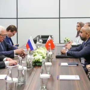 وكيل وزارة الخارجية للشؤون القنصلية والإدارية يجتمع مع نائب وزير خارجية روسيا الاتحادية