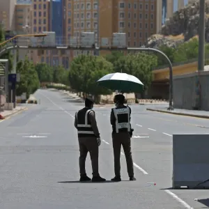 السعودية.. الأمن يتحرك بعد تداول فيديو "مخالف للآداب" لفتاة وشابين