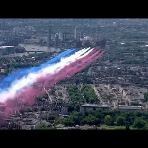 شاهد: بمناسبة عيد ميلاد الملك.. فريق "السهام الحمراء" يزين سماء لندن بألوان العلم البريطاني