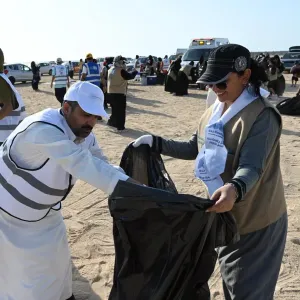أمانة جدة تنظم مبادرة تنظيف شاطئ خليج سلمان