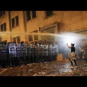 الاحتجاجات ضد "القانون الروسي".. بوريل ينتقد عنف الشرطة ضد المتظاهرين في جورجيا…