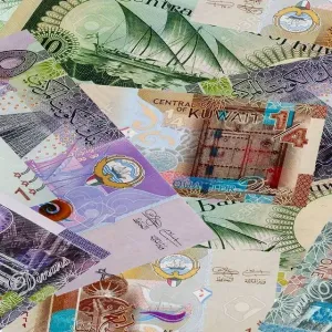 الدينار الكويتي يرتفع أمام 6 عملات عربية وأجنبية