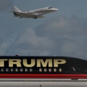 طائرة ترامب تصطدم بطائرة خاصة في مطار بفلوريدا