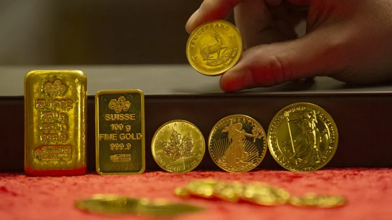 الذهب ينخفض إلى أدنى مستوى في شهر.. ويسجل خسائر أسبوعية