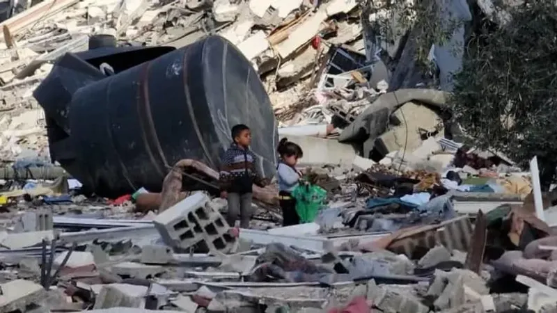 "الإعلامي الحكومي": قوات الاحتلال تتعمد تفخيخ المخلفات التي تتركها في غزة