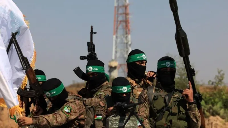 “حماس” تبث مقطعا مصورا جديدا يظهر رهينتين إسرائيليين