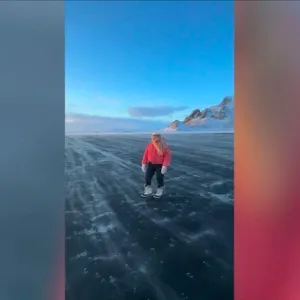 "ثعابين الثلج".. مصورة توثق هذه الظاهرة الغريبة من نوعها في أيسلندا
