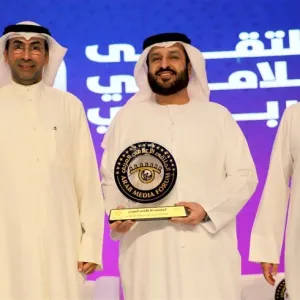 الملتقى الإعلامي العربي يمنح محمد جلال الريسي جائزة التميز