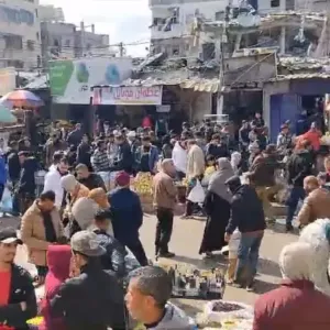 وسط "مدينة الخيام" في غزة.. نازحون يقاومون الإفلاس