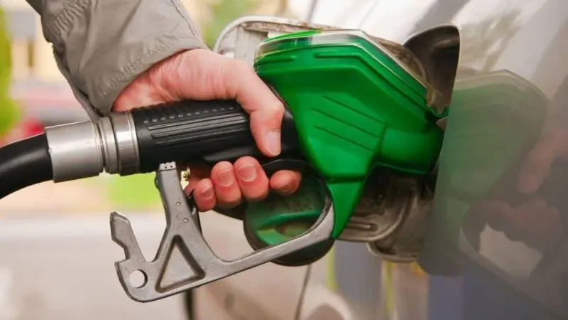 الإمارات.. تراجع أسعار الوقود لشهر يوليو