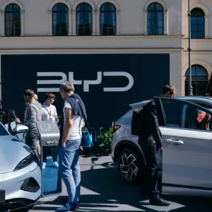 "بي واي دي" الصينية مصممة على بناء مصنع ثان للسيارات في أوروبا والتركيز على "الهجينة"